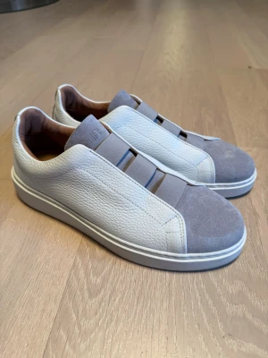 PFR Fabiano Ricci skor  - Italienska laceless skor, kostar 3500kr nya säljer för 1100kr. Storlek 42 kan passa 43.