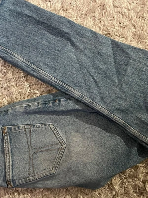 Tiger of Sweden jeans  -  Säljer Tiger of Sweden jeans för att jag har växt ut dom. Sägs att man ska vara mellan 170-180 ungefär. Modellen är straight. Hör av er vid frågor 