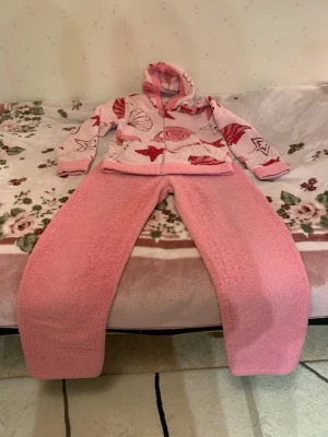 En vacker och varm pyjamas - En vacker och varm pyjamas.
