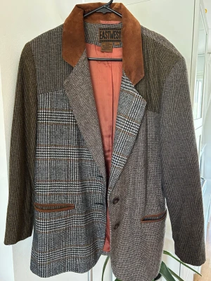 Vintage 90s Checkered Wool Blazer with suede collar - This is actually from the 90s! Great quality oversized wool blazer (but it’s not too hot) with a suede collar and a checkered pattern. 