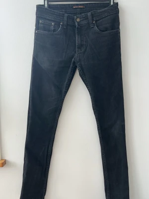 Nudie Jeans  - Tjena, säljer ett par Nudie jeans, Jensen är i bra skick och i storlek W30/L32 och i färgen svart/grå hör gärna av dig om du har några frågor☺️11
