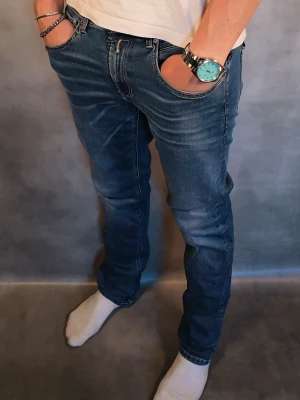 Replay Grover - - Replay Grover — Storlek 30/32 — 9/10 - Bra skick utan skavanker — Inkluderat - Jeans — Retail 2000kr — Modellen är 180cm, 65kg
