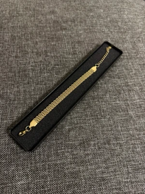 Guld Armband X-Länk - Helt ny aldrig använd. Rostfritt stål. Justerbar.