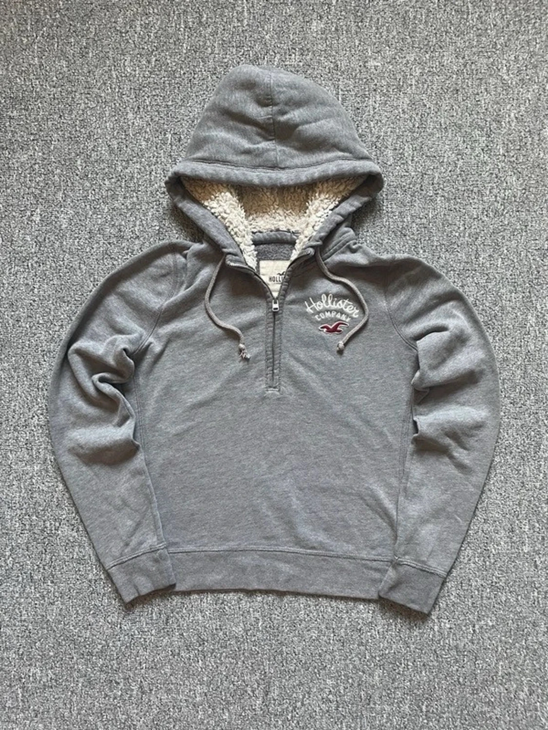 Grå hoodie från Hollister med foder