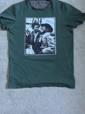 Limitato tshirt - En väldigt snygg grön limitato T-shirt i väldigt bra skick. Pris kan diskuteras vid snabb affär