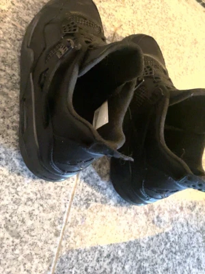 Svarta Air Jordan 4 sneakers - Jordan 4