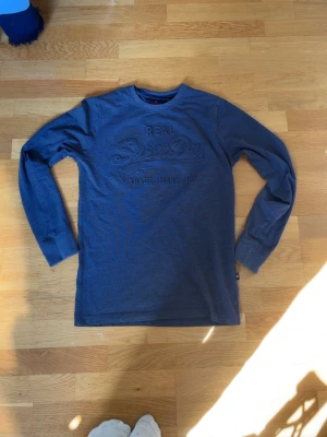 Superdry longsleeve - Säljer denna feta longsleeven från Superdry i stolek XS. Tveka inte att ställa frågor:)