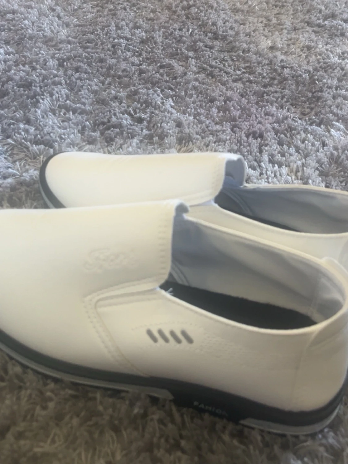 Vita loafers med svart sula - 1