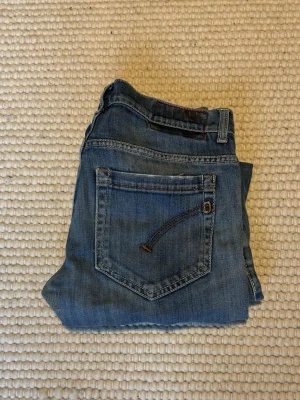 Dondup George Jeans - Skicket är 9/10! Storleken är 32. Modellen är 182cm. Kontakta gärna vid frågor🙌