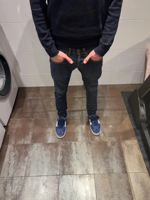 Dondup ritchie  - Dondup jeans | Riktigt feta och populära jeans | Skick= 7/10 | nypris= 4000 kr | vårt pris= 599 kr | Hör av dig vid minsta fundering!