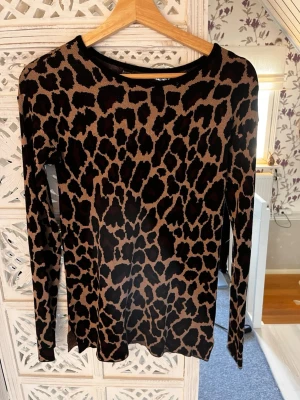 Snygg leopard tröja från Bodyflirt - Leopard tröja storlek Xs. Aldrig använd säljer då den inte används 