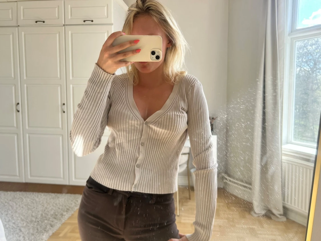 Beige ribbad kofta med v-ringning💖💖