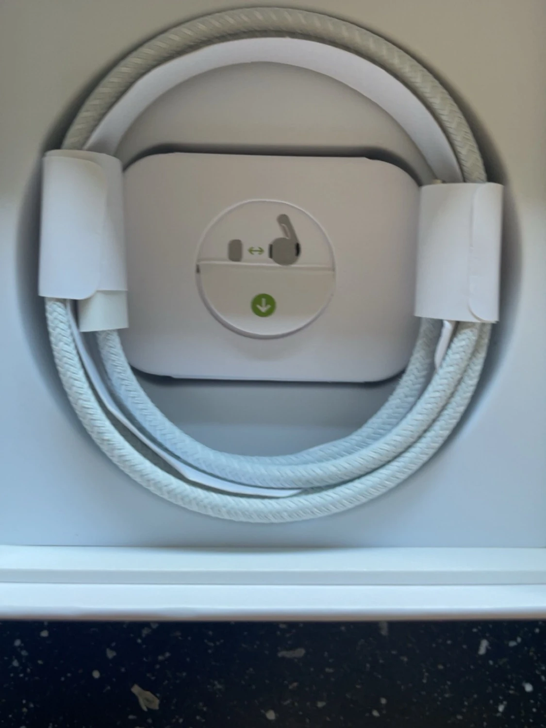 Apple AirPods Pro med laddningsetui - 1