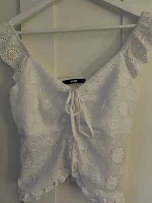 Topp bikbok - Söt topp från bikbok. Endast använd en gång så inga tecken på användning.