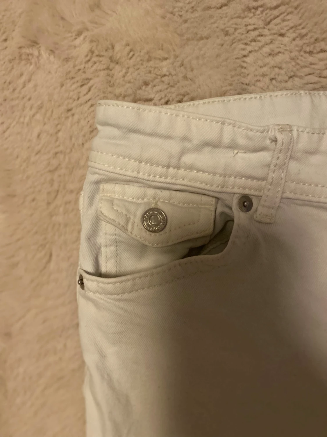 Vita bootcut jeans med fickor - 2