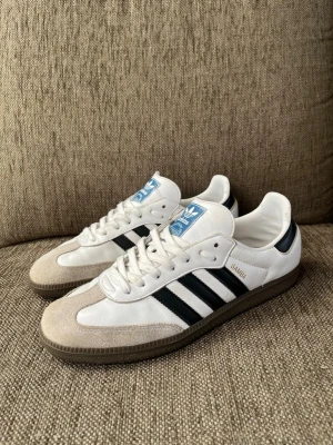 Adidas Samba  - Säljer nu dessa Adidas samba för endast 389kr🔥  Skick 8/10✅  Hör av dig vid minsta fundering!