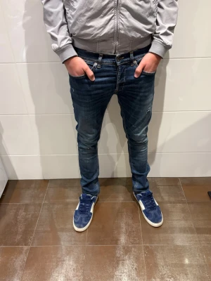 Dondup george - Det Dondup jeans | Riktigt feta och populära jeans | Skick= 10/10 | nypris= 4000 kr | vårt pris= 799 kr | Hör av dig vid minsta fundering!