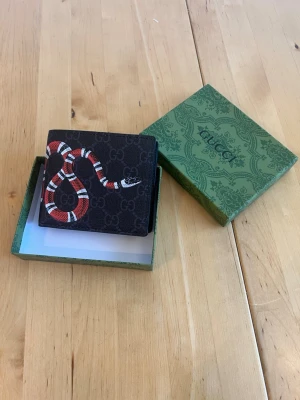 Plånbok  - Snygg svart plånbok 