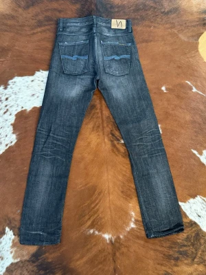 Slim Nudie GrimTim PeganSelvage - Tjena! Säljer dessa sjukt feta Nudie jeans i modellen GrimTim PeganSelvage, storlek W30/L32, hör av dig vid funderingar!🙌