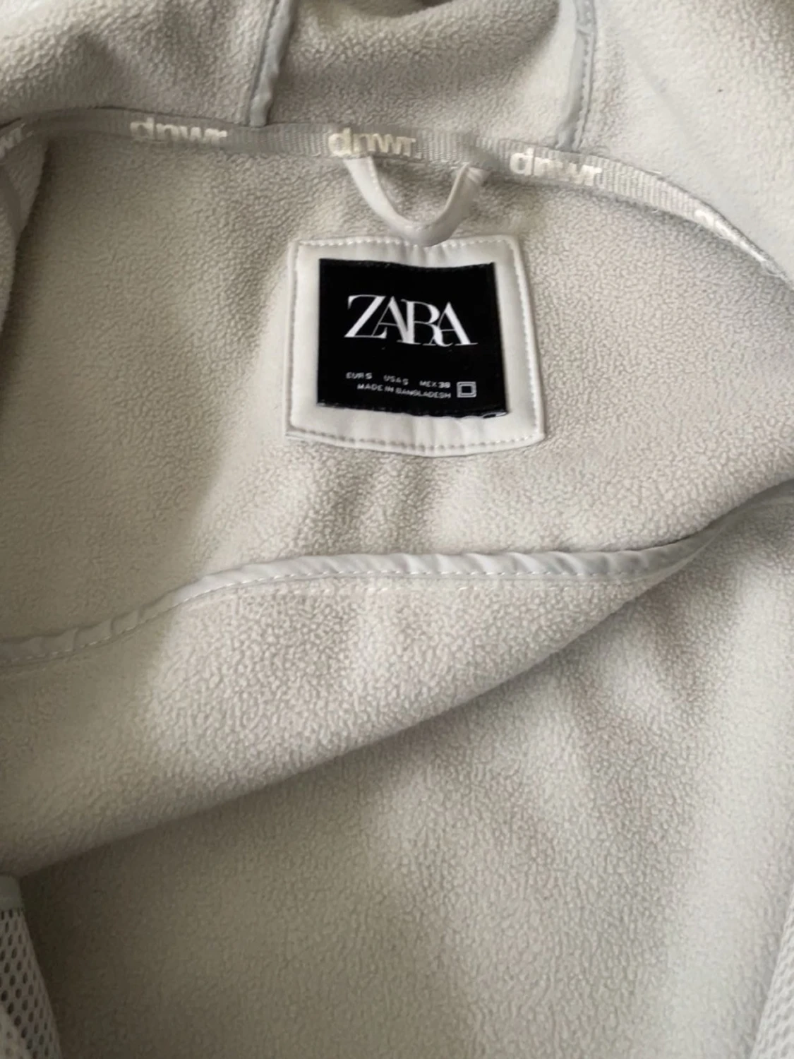 Ljusgrå vindjacka från Zara  - 3