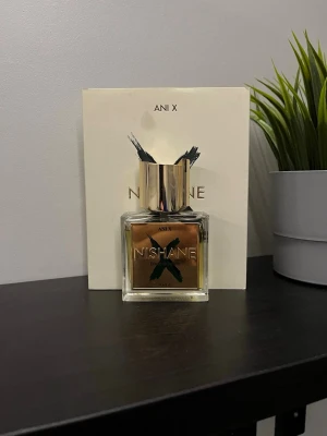 Nishane ani x - Säljer min Nishane ani x 50ml då den inte längre kommer till användning. Det är en perfekt doft för everyday wear och det är ungefär 40/50ml kvar. 