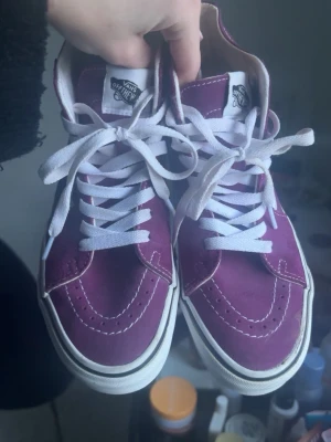 Vinröda Vans - Ascool skor som aldrig kommer till användning för mig. Färgen är vinröd/mörklila. Skriv gärna för fler bilder!
