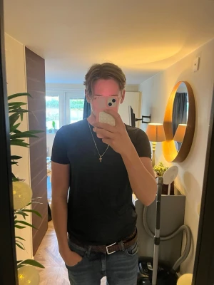 Tränings T-Shirt  - Super skön tränings T-Shirt I färgen svart/grå. I storlek M, använd enstaka gånger.