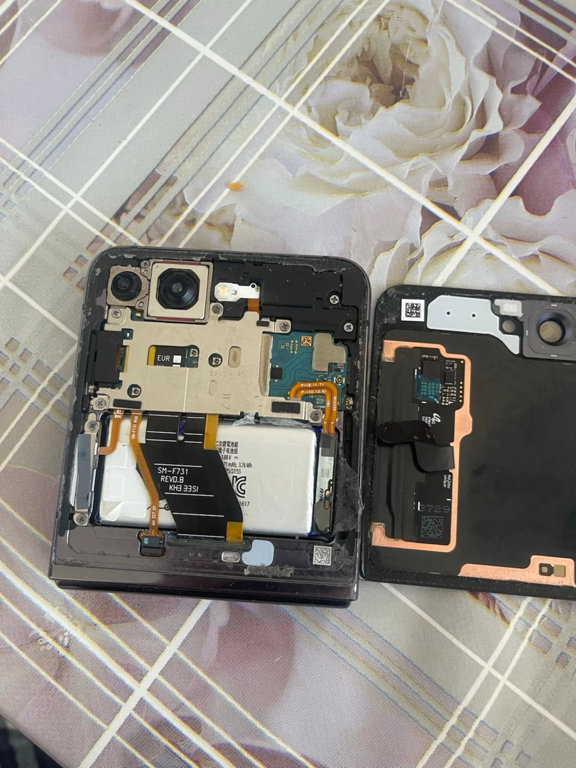 Samsung Galaxy Z Flip svart - 3