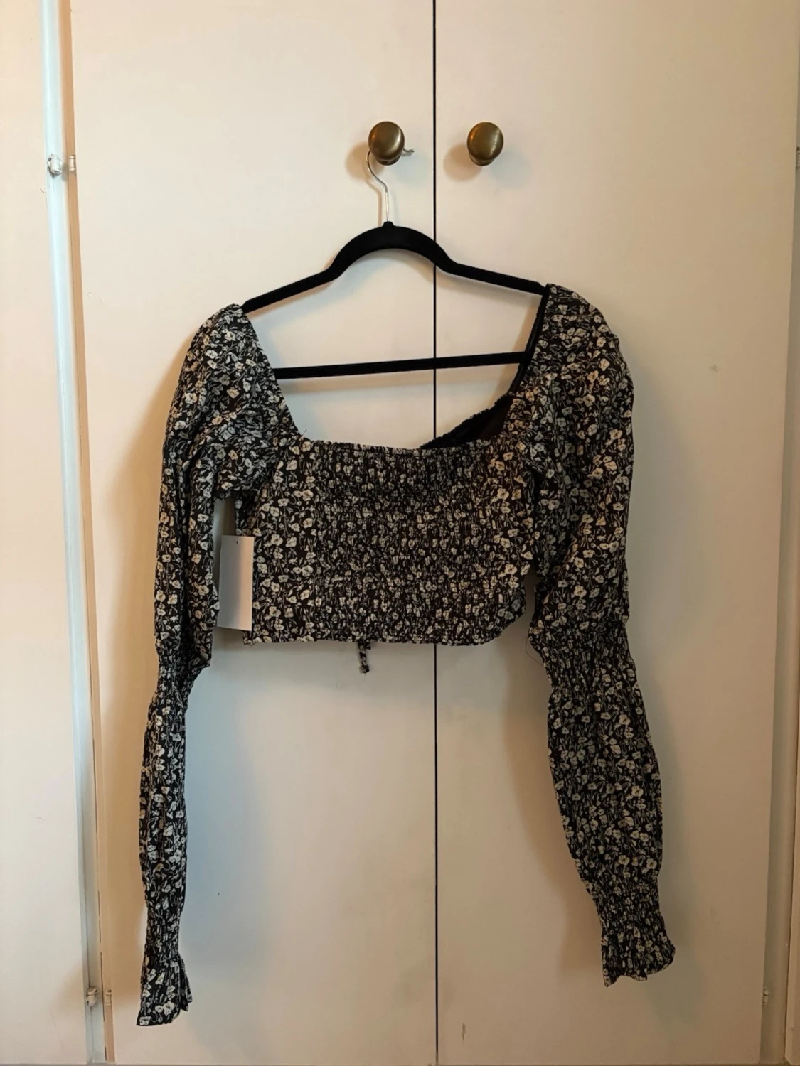 Blommig croppad blus med snörning - 1