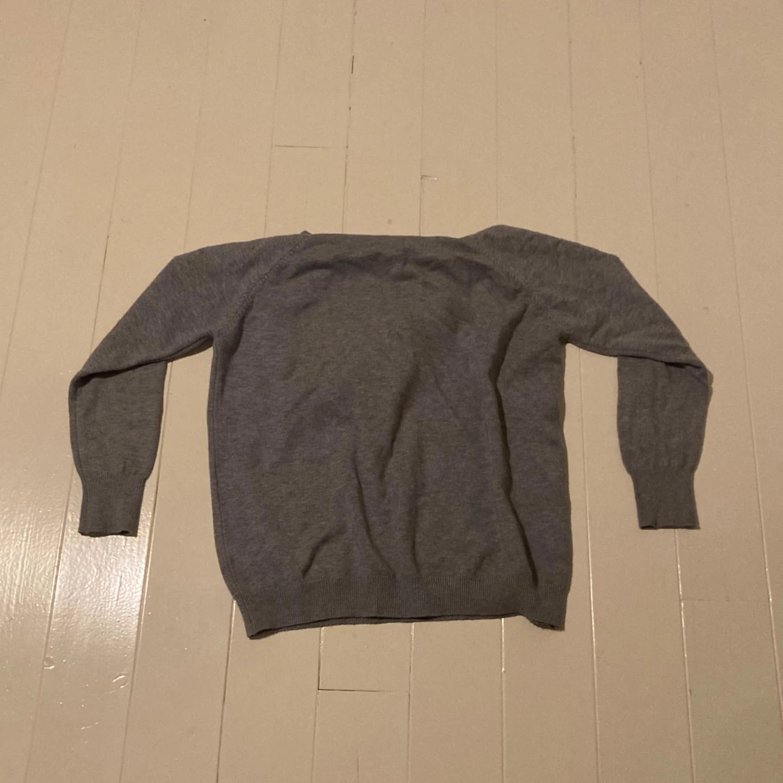 Grå hoodie med snörning - 4