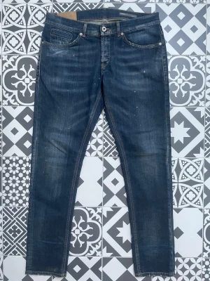 dondup george jeans - Feta dondups i modellen george med snygg wash i bra skick. Inga defekter och det är bara att skriva vid frågor eller mer bilder mvh