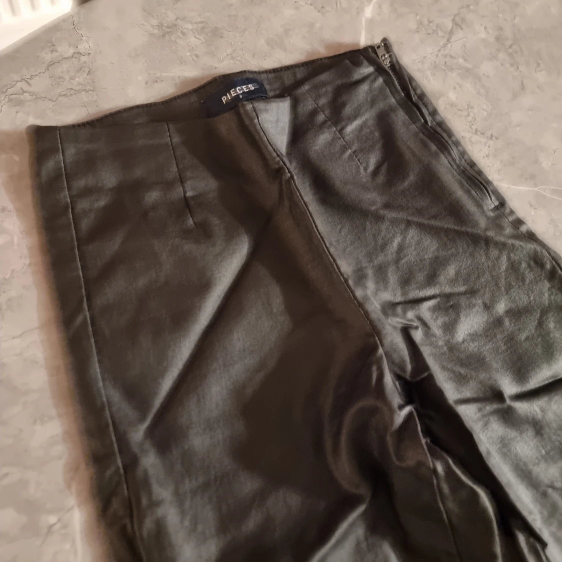 Svarta byxor från Pieces