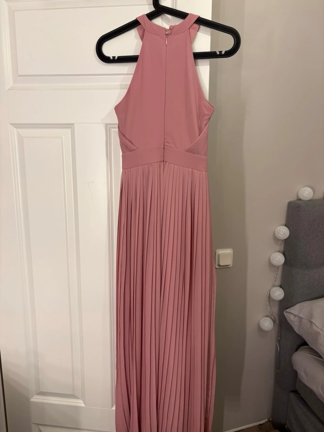 Lång plisserad rosa klänning - 3