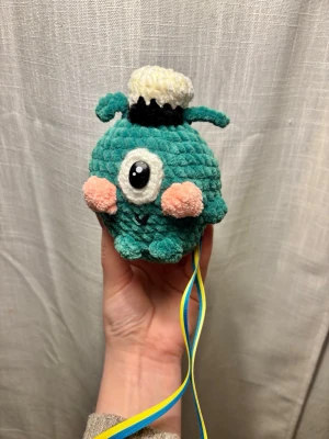 Studenthänge Plankton - Virkat studenthänge, föreställer Plankton från Svampbob 🍄 