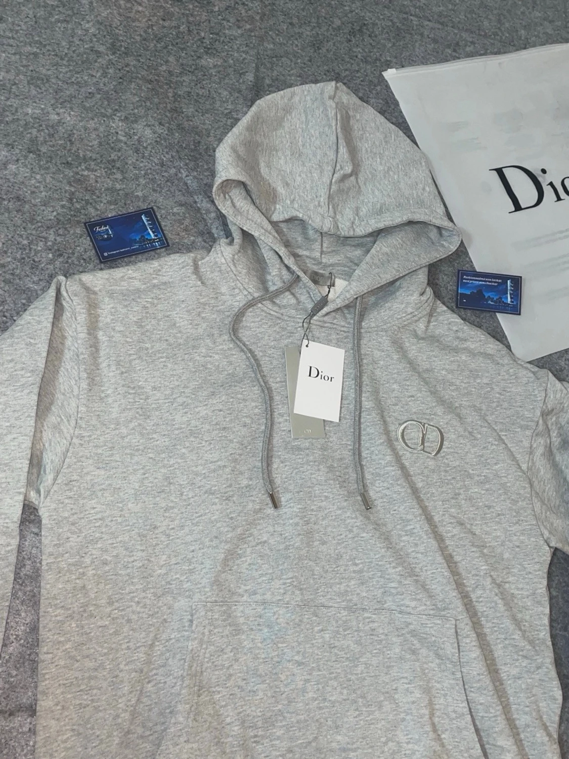 Grå hoodie från Dior med logga - 2