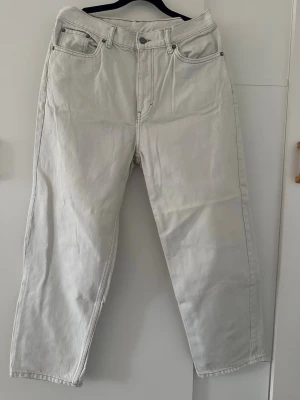 Vita Jeans Weekday - Jeans från Weekday, storlek 29/30