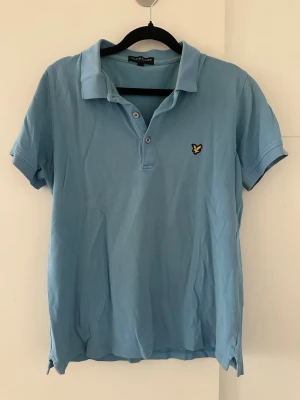 T-shirt Lyle & Scott - Tshirt från Lyle & Scott, storlek M