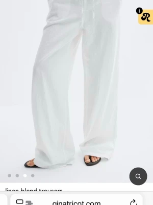 Vita linnebyxor - Jättefina vita linnebyxor från Gina tricot i storlek 158/164. Jättebra skick då de aldrig använts (pga fel storlek), kostar 399kr i butik💗