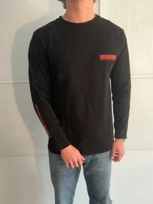 The Classy Issue Tröja - Säljer nu denna riktigt coola tröja från the classy issue som inte går att få tag i längre! Modellen på bilden är 1,84 och väger 75kg! Hör av dig vid vidare funderingar🤝