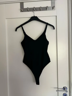 Svart body  - Nice basic body perfekt för både fest och vardag