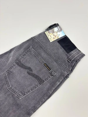 Nudie Jeans Thin Finn Jeans - Nudie Jeans Thin Finn Jeans | Modell: Thin Finn "Low Yoke Thin Skinny Legs" Poor Black | Skick: helt nya med taggar | Nypris: 1699 kr | Storlek: W30/L34 | Hör av dig vid minsta fundering 📦