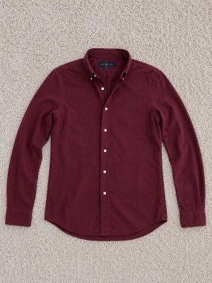 Ralph Lauren Skjorta  - Säljer en stilren Ralph Lauren skjorta i riktigt fin mörkröd färg. Klassisk modell som passar perfekt både till vardag och lite mer uppklätt.  Fin passform, väldigt lättmatchad och snygg färg som sticker ut lagom mycket. Färgen är som den på första bilden. Fint skick utan större anmärkningar   Storlek: L Passform: Slim Fit  Pris kan diskuteras vid snabb affär. Bara att skriva vid frågor eller fler bilder!