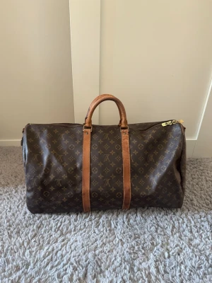 Louis Vuitton Keepall 55 - Lv Keepall 55, Väldigt bra vintage skick, Retail 26000kr, Tveka inte på att skicka ett meddelande vid frågor eller liknande🤝