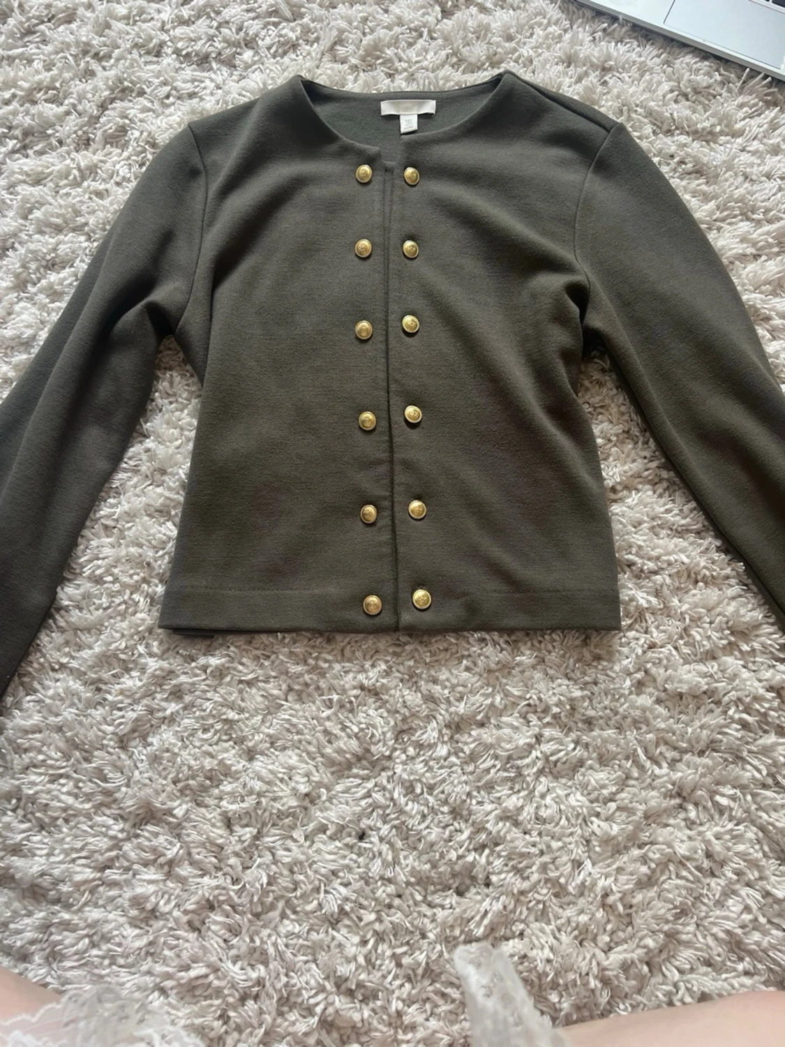 Olivgrön kofta med guldknappar H&M - 2