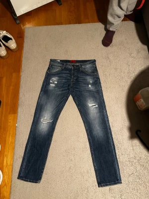 slim glenn jeans revor - 33/32  Inner leg length-80cm  Waist length-41cm  Kvaliteten är Jättebra!