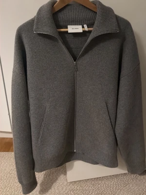 Axel Arigato zip  - Äkta köpt från Axel Arigato inne på NK äktahetsbevis finns nypris 4000kr