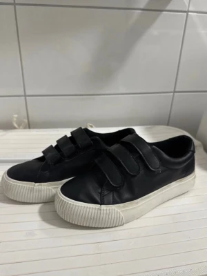 Even&Odd skor - Jättesnygga skor från even&odd, använda en viss del som man kan se på bilderna. Lägg prisförslag! 