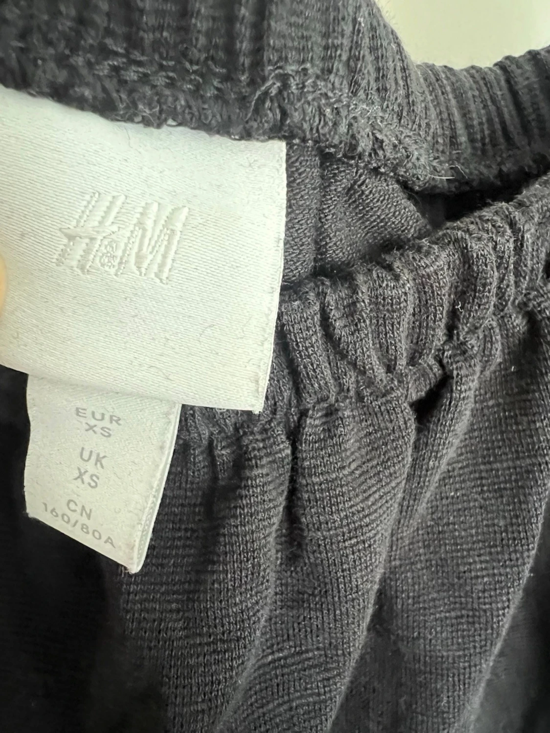 Svart puffärm klänning från H&M - 1