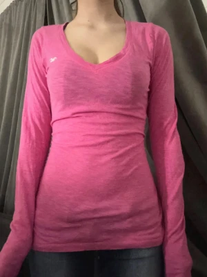 Hollister tröja - Säljer då jag inte tycker färgen klär mig, skitfin utan defekter så vitt jag vet