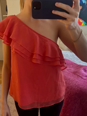 Off shoulder topp - En så fin o somrig topp i korall färg💞💞